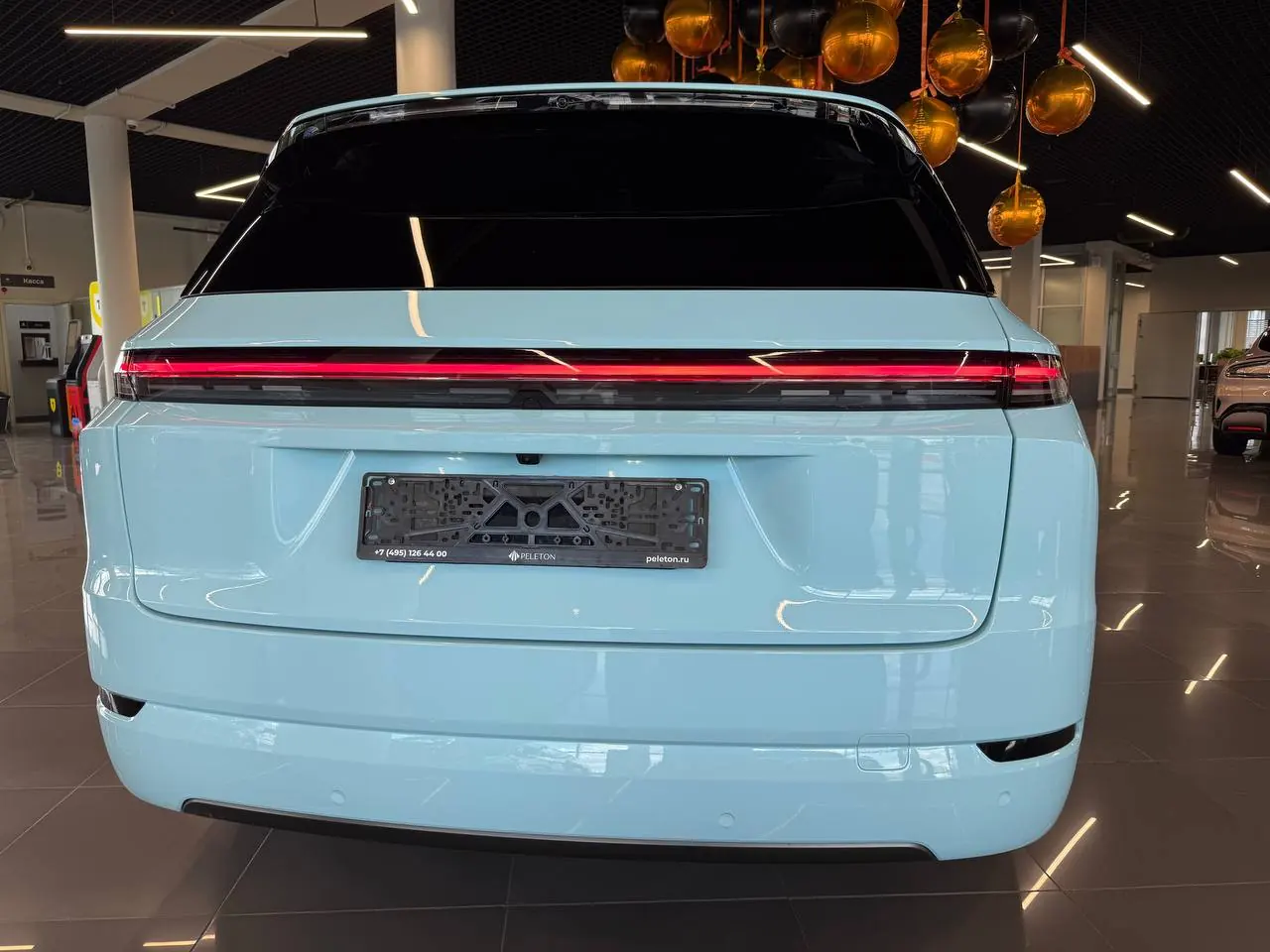 Оклейка Li L6 в Glacier Blue: демонтаж старой пленки и полная смена цвета
